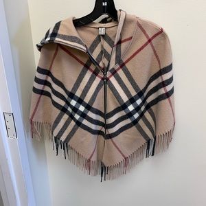 BRAND NEW Burberry poncho with hood and front zip